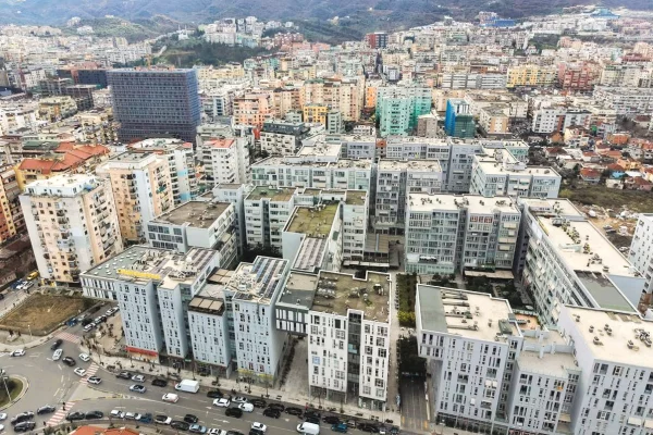 Shtepi ne shitje Apartament ne Tirane, Garsoniere, Mobilimi E mobiluar, Pagesa 160,000  Euro.