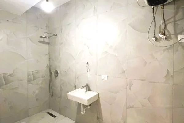 Shtepi ne shitje Apartament ne Tirane, 1+1, Mobilimi Bosh, pa mobiluar, Pagesa 11,000,000  Euro.