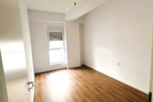 Shtepi ne shitje Apartament ne Tirane, 1+1, Mobilimi Bosh, pa mobiluar, Pagesa 11,000,000  Euro.