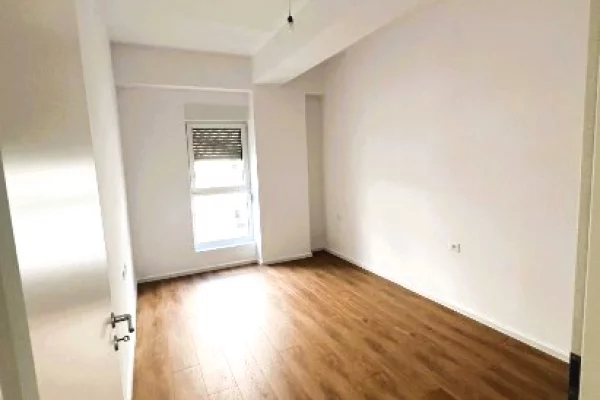 Shtepi ne shitje Apartament ne Tirane, 1+1, Mobilimi Bosh, pa mobiluar, Pagesa 11,000,000  Euro.