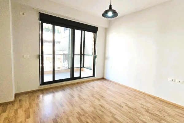 Shtepi ne shitje Apartament ne Tirane, 1+1, Mobilimi Bosh, pa mobiluar, Pagesa 220,000  Euro.