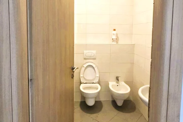 Shtepi ne shitje Apartament ne Tirane, 1+1, Mobilimi Bosh, pa mobiluar, Pagesa 220,000  Euro.