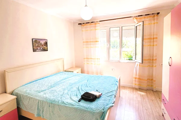 Shtepi ne shitje Apartament ne Tirane, 1+1, Mobilimi Bosh, pa mobiluar, Pagesa 115,000  Euro.