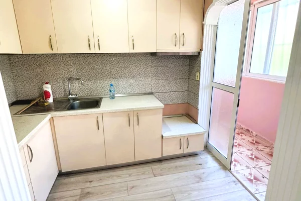 Shtepi ne shitje Apartament ne Tirane, 1+1, Mobilimi Bosh, pa mobiluar, Pagesa 115,000  Euro.