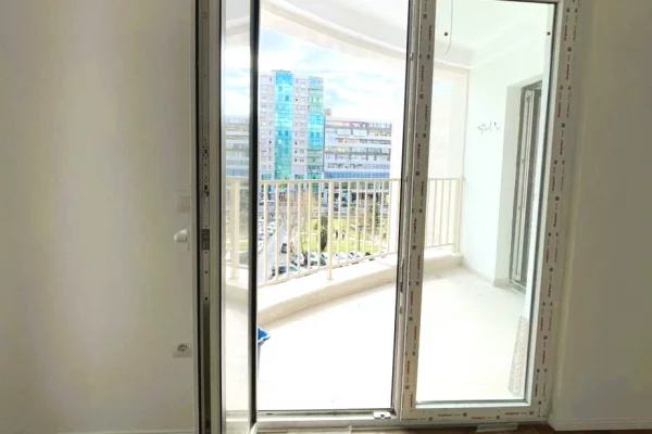 Shtepi ne shitje Apartament ne Tirane, 2+1, Mobilimi Bosh, pa mobiluar, Pagesa 284,640  Euro.