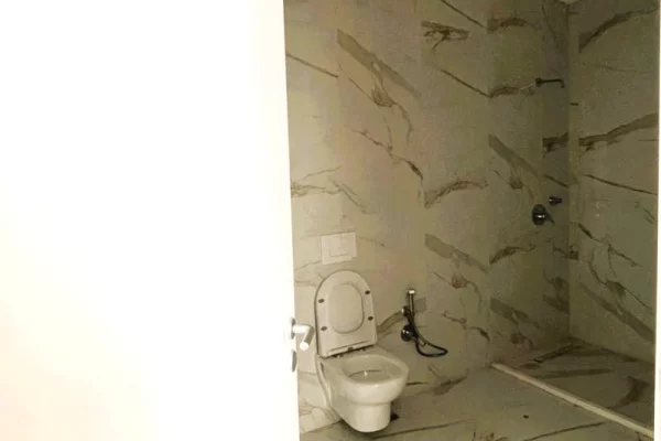 Shtepi ne shitje Apartament ne Tirane, 2+1, Mobilimi Bosh, pa mobiluar, Pagesa 284,640  Euro.