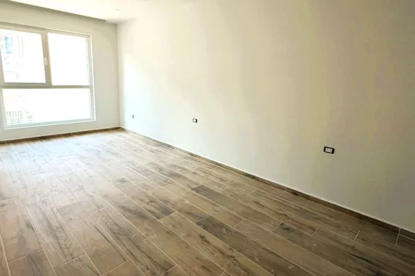 Shtepi ne shitje Apartament ne Durres, 1+1, Mobilimi Bosh, pa mobiluar, Pagesa 140,000  Euro.