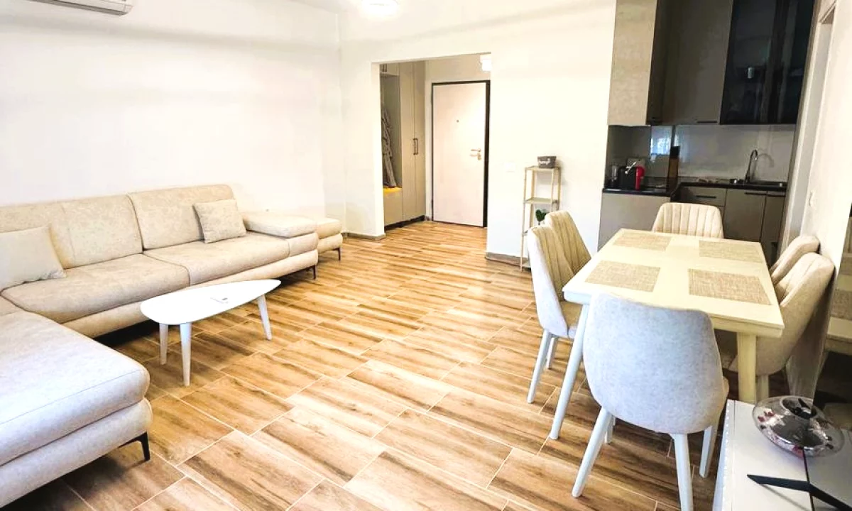 Shtepi ne shitje Apartament ne Durres, 1+1, Mobilimi E mobiluar, Pagesa 135,200  Euro.