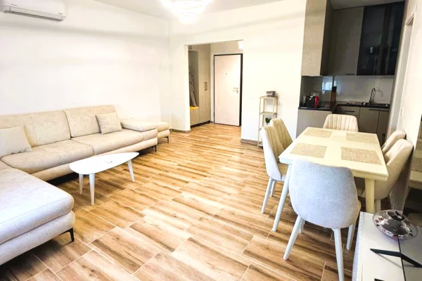 🏡Shitet Apartament 1+1 në Golem – Tek Pishat e Buta 🌊
