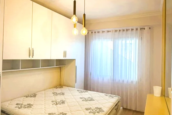 Shtepi ne shitje Apartament ne Tirane, 1+1, Mobilimi E mobiluar, Pagesa 131,600  Euro.