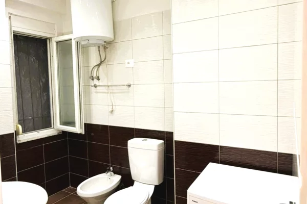 Shtepi ne shitje Apartament ne Tirane, 1+1, Mobilimi E mobiluar, Pagesa 131,600  Euro.