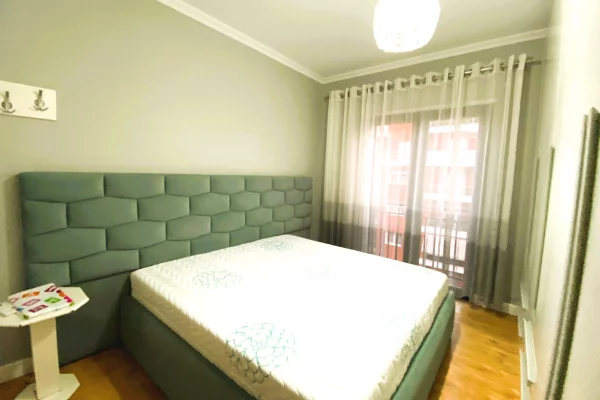 Shtepi me qera Apartament ne Tirane, 3+1, Mobilimi E mobiluar, Pagesa 881  Euro.