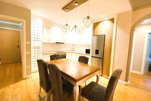 Shtepi me qera Apartament ne Tirane, 3+1, Mobilimi E mobiluar, Pagesa 881  Euro.