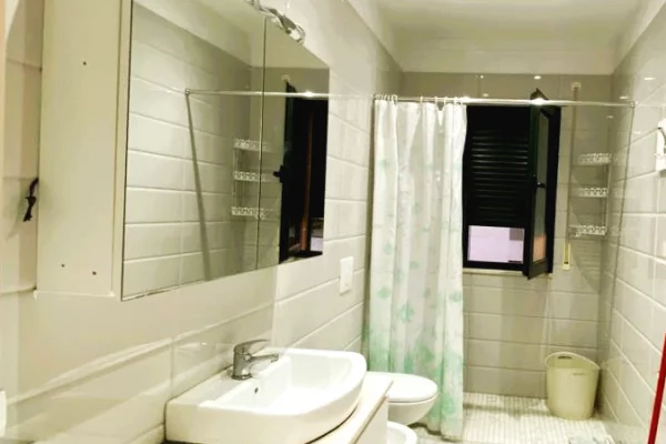 Shtepi me qera Apartament ne Tirane, 3+1, Mobilimi E mobiluar, Pagesa 881  Euro.
