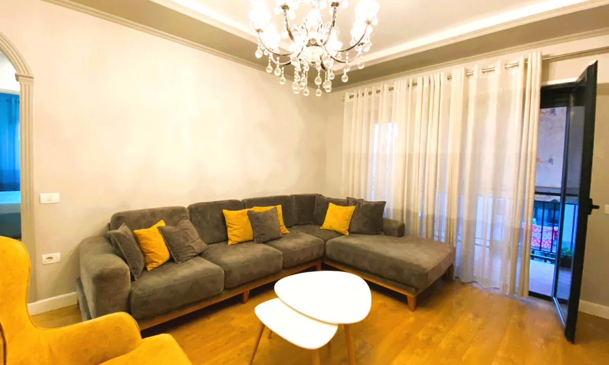 Shtepi me qera Apartament ne Tirane, 3+1, Mobilimi E mobiluar, Pagesa 881  Euro.