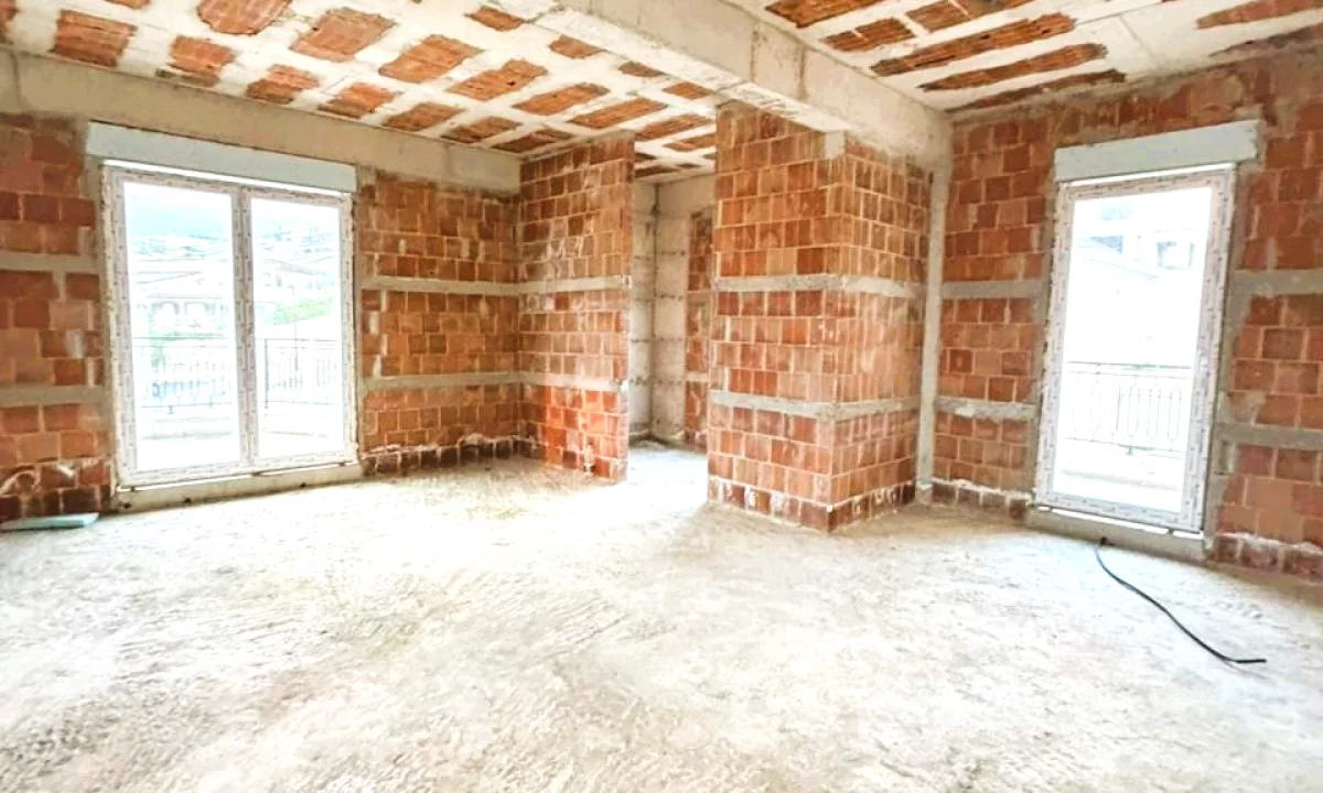 Luxury villas for sale in Tirana 5+1, Emty