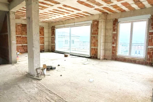 Luxury villas for sale in Tirana 5+1, Emty