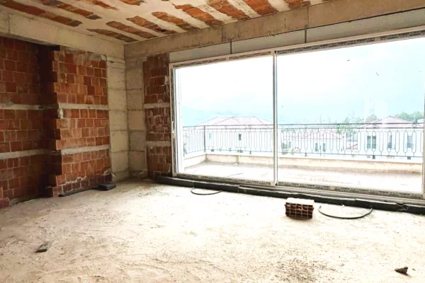 Luxury villas for sale in Tirana 5+1, Emty