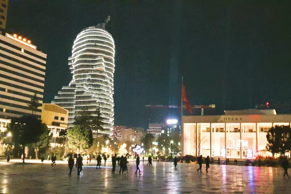 Shtepi ne shitje Apartament ne Tirane, 1+1, Mobilimi Bosh, pa mobiluar, Pagesa 487,700  Euro.