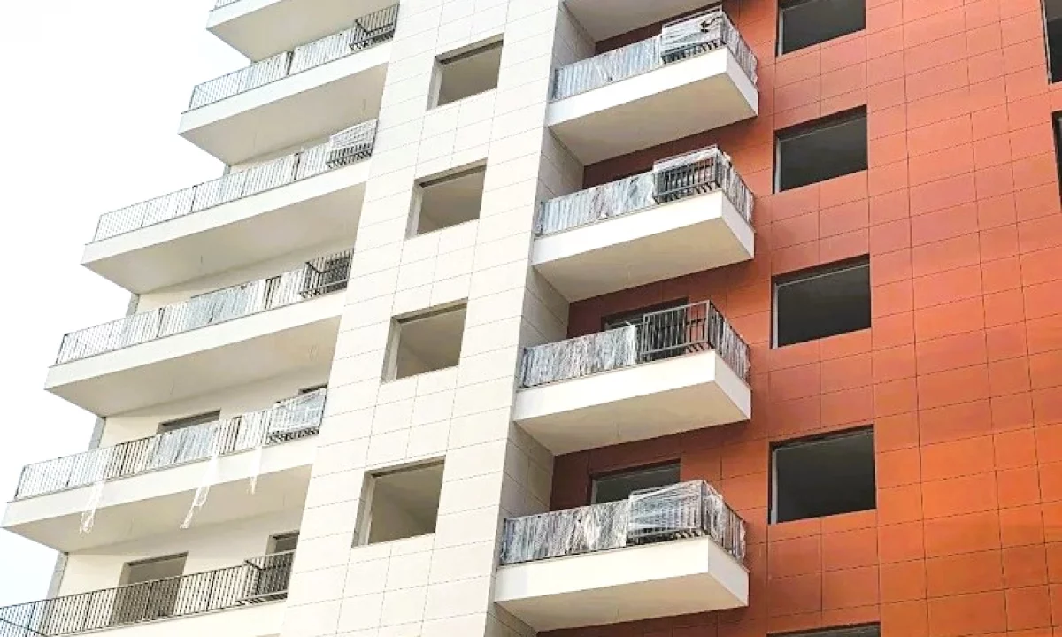 Shtepi ne shitje Apartament ne Tirane, 1+1, Mobilimi Bosh, pa mobiluar, Pagesa 98,200  Euro.