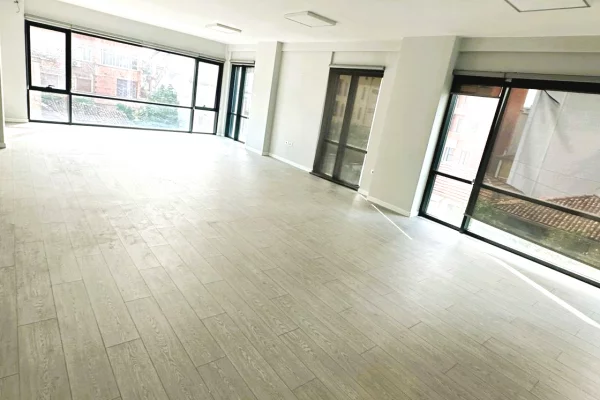 Ambient biznesi me qera 3+1 ne Tirane - 5,000 Euro