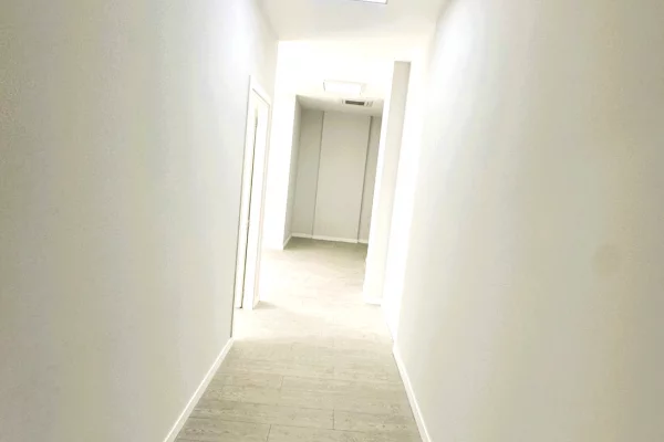 🏢Jepet me Qira Ambient Biznesi – Rruga Hoxha Tahsim, Tirane📍
