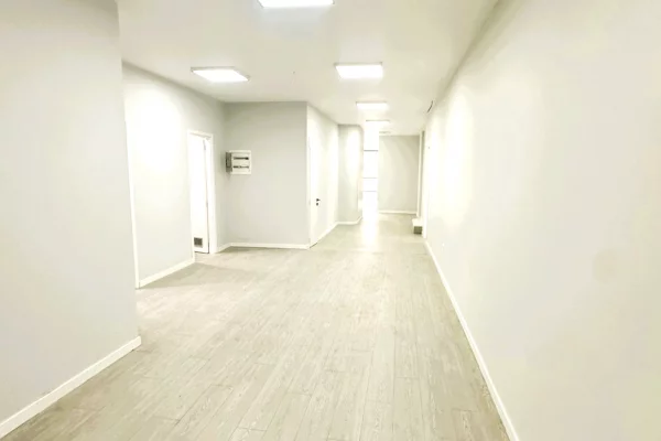 🏢Jepet me Qira Ambient Biznesi – Rruga Hoxha Tahsim, Tirane📍