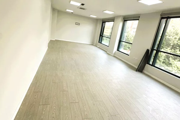 🏢Jepet me Qira Ambient Biznesi – Rruga Hoxha Tahsim, Tirane📍