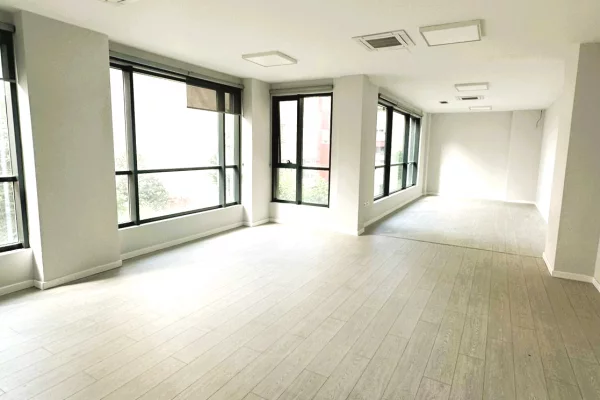 🏢Jepet me Qira Ambient Biznesi – Rruga Hoxha Tahsim, Tirane📍