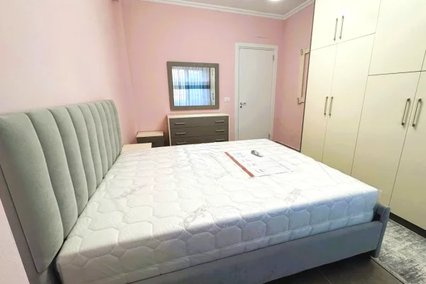 Shtepi me qera Apartament ne Tirane, 2+1, Mobilimi E mobiluar, Pagesa 750  Euro.