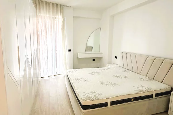 Shtepi me qera Apartament ne Tirane, 2+1, Mobilimi E mobiluar, Pagesa 622  Euro.