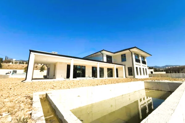Shtepi ne shitje 4+1 ne Tirane - 2,500,000 Euro