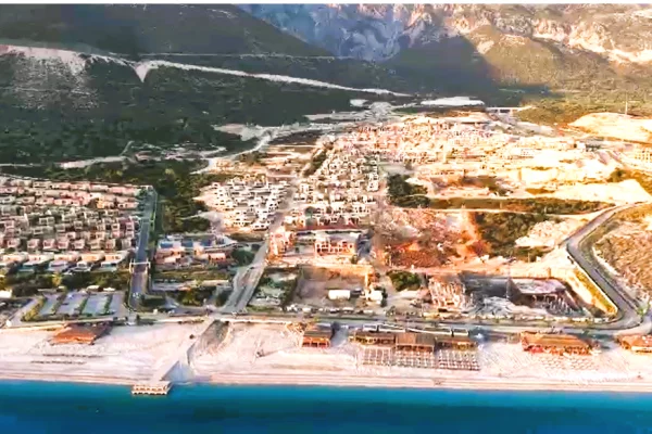 Shtepi ne shitje Vila Luksoze ne Himare, 3+1, Mobilimi Bosh, pa mobiluar, Pagesa 1,900,000  Euro.