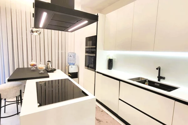 Shtepi ne shitje Vila Luksoze ne Tirane, 4+1, Mobilimi E mobiluar, Pagesa 700,000  Euro.