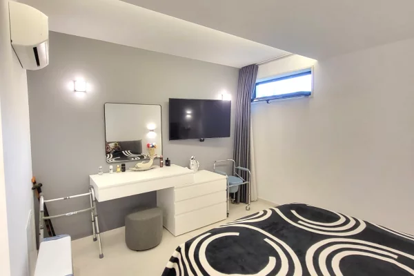 Shtepi ne shitje Vila Luksoze ne Tirane, 4+1, Mobilimi E mobiluar, Pagesa 700,000  Euro.