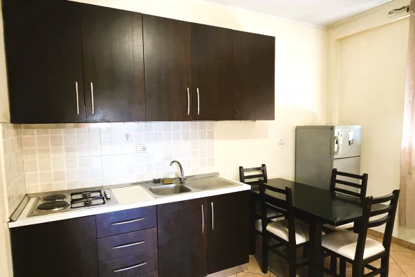 Shtepi ne shitje Apartament ne Tirane, 2+1, Mobilimi E mobiluar, Pagesa 160,000  Euro.