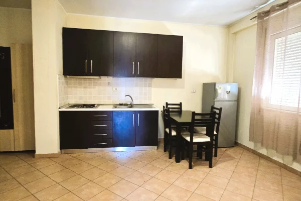Shtepi ne shitje Apartament ne Tirane, 2+1, Mobilimi E mobiluar, Pagesa 160,000  Euro.