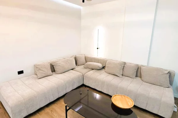 Shtepi me qera Apartament ne Tirane, 2+1, Mobilimi E mobiluar, Pagesa 1,350  Euro.