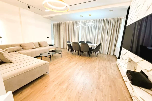 Shtepi me qera 2+1 ne Tirane - 1,350 Euro