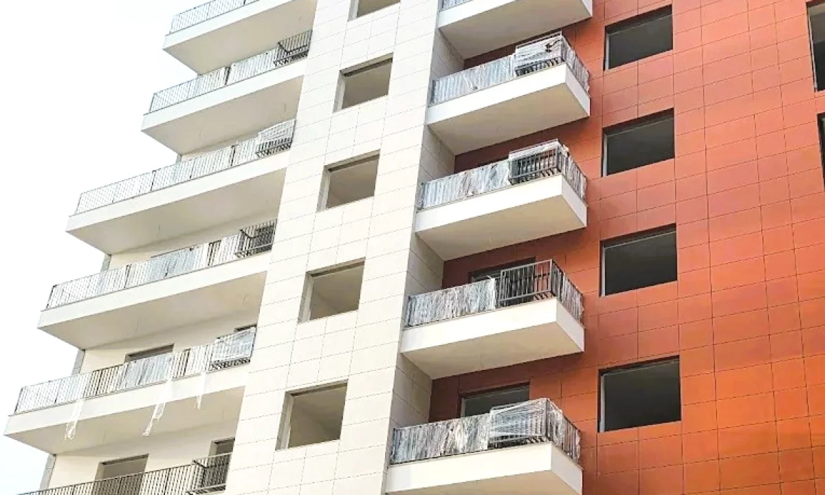 Shtepi ne shitje Apartament ne Tirane, 2+1, Mobilimi Bosh, pa mobiluar, Pagesa 127,464  Euro.