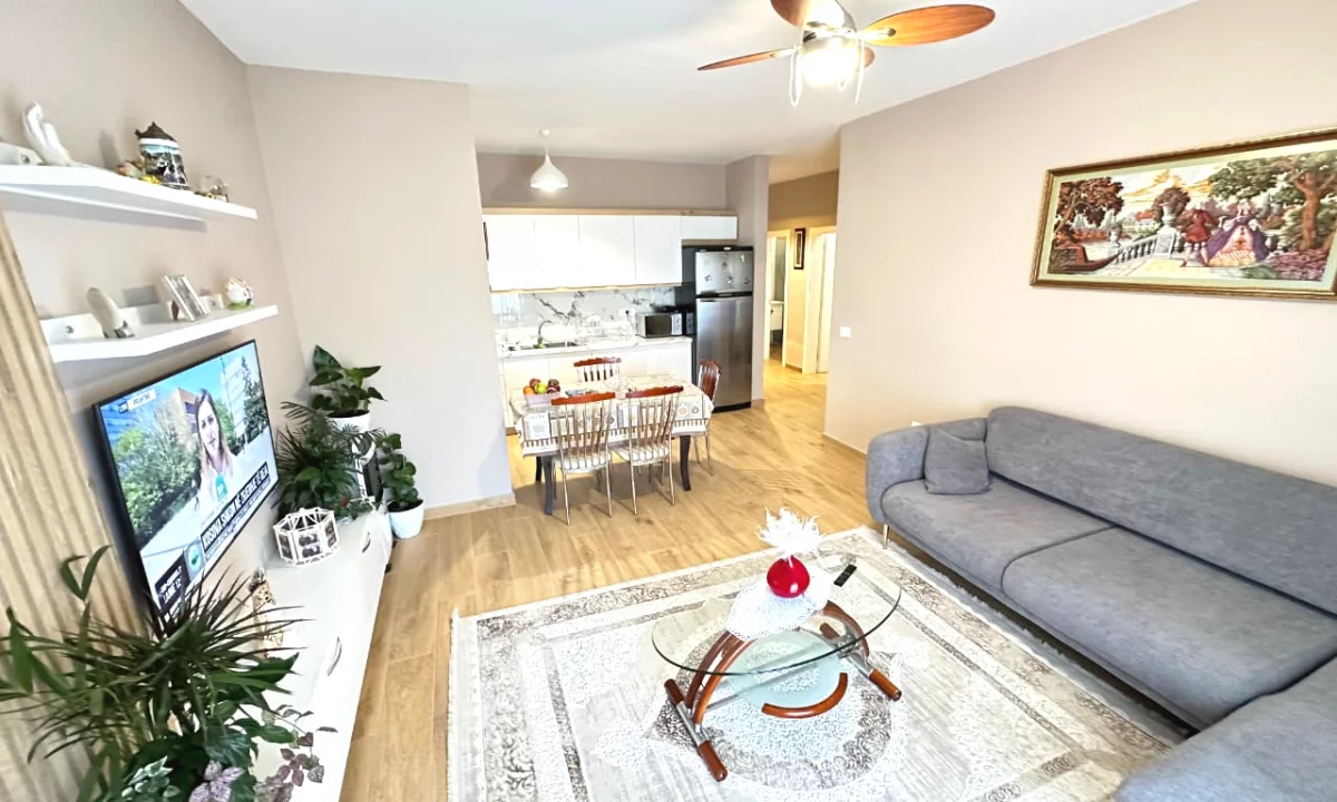 Shtepi ne shitje Apartament ne Durres, 2+1, Mobilimi E mobiluar, Pagesa 180,000  Euro.