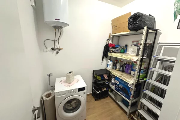 Shtepi ne shitje Apartament ne Durres, 2+1, Mobilimi E mobiluar, Pagesa 180,000  Euro.