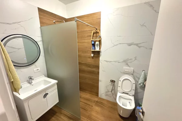 Shtepi ne shitje Apartament ne Durres, 2+1, Mobilimi E mobiluar, Pagesa 180,000  Euro.