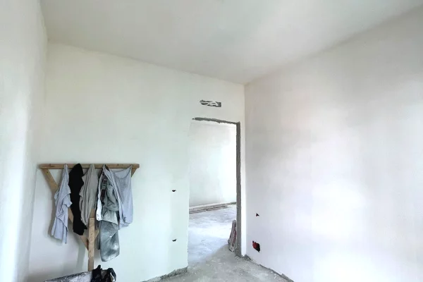 Shtepi ne shitje Apartament ne Tirane, 2+1, Mobilimi Bosh, pa mobiluar, Pagesa 165,800  Euro.