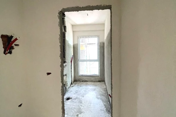 Shtepi ne shitje Apartament ne Tirane, 2+1, Mobilimi Bosh, pa mobiluar, Pagesa 165,800  Euro.