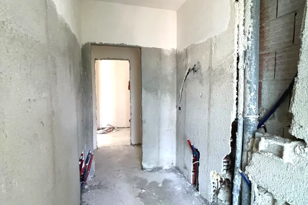 Shtepi ne shitje Apartament ne Tirane, 2+1, Mobilimi Bosh, pa mobiluar, Pagesa 165,800  Euro.