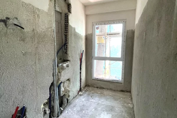 Shtepi ne shitje Apartament ne Tirane, 2+1, Mobilimi Bosh, pa mobiluar, Pagesa 165,800  Euro.