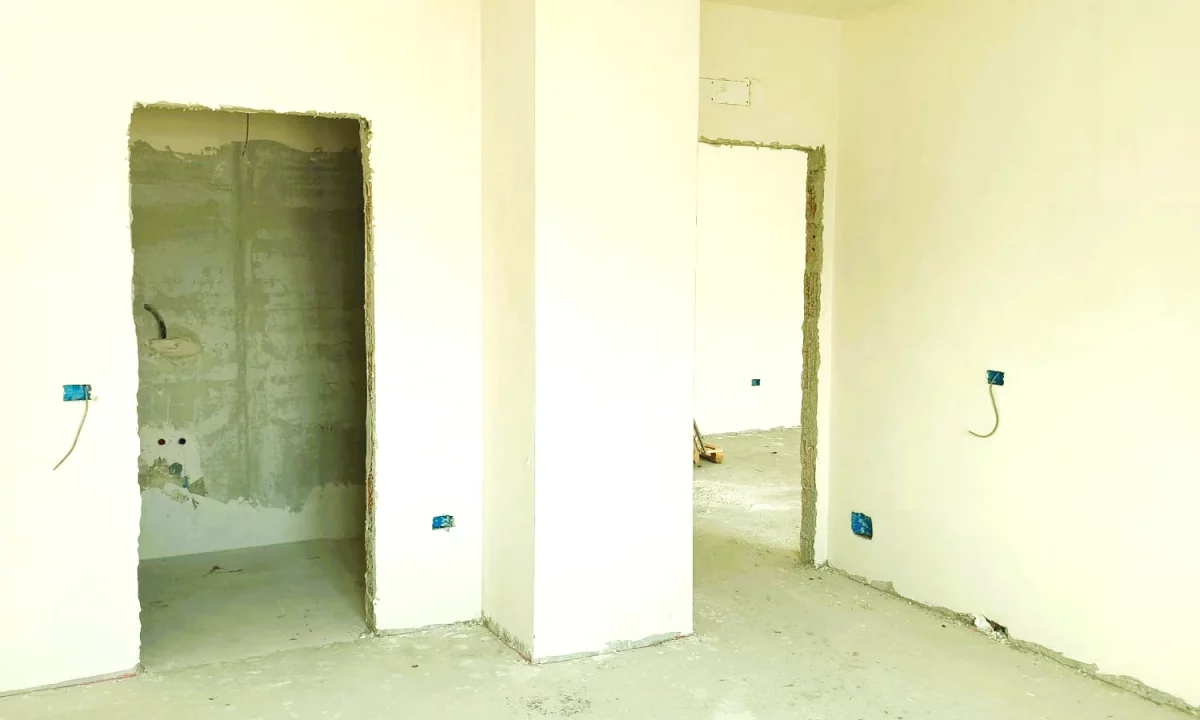 Shtepi ne shitje Apartament ne Tirane, 2+1, Mobilimi Bosh, pa mobiluar, Pagesa 240,000  Euro.