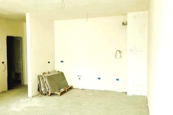 Shtepi ne shitje Apartament ne Tirane, 2+1, Mobilimi Bosh, pa mobiluar, Pagesa 240,000  Euro.