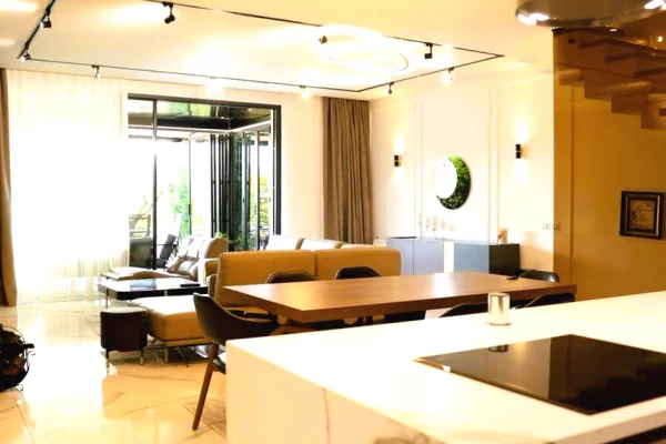 Shtepi ne shitje Vila Luksoze ne Tirane, 3+1, Mobilimi E mobiluar, Pagesa 1,290,000  Euro.